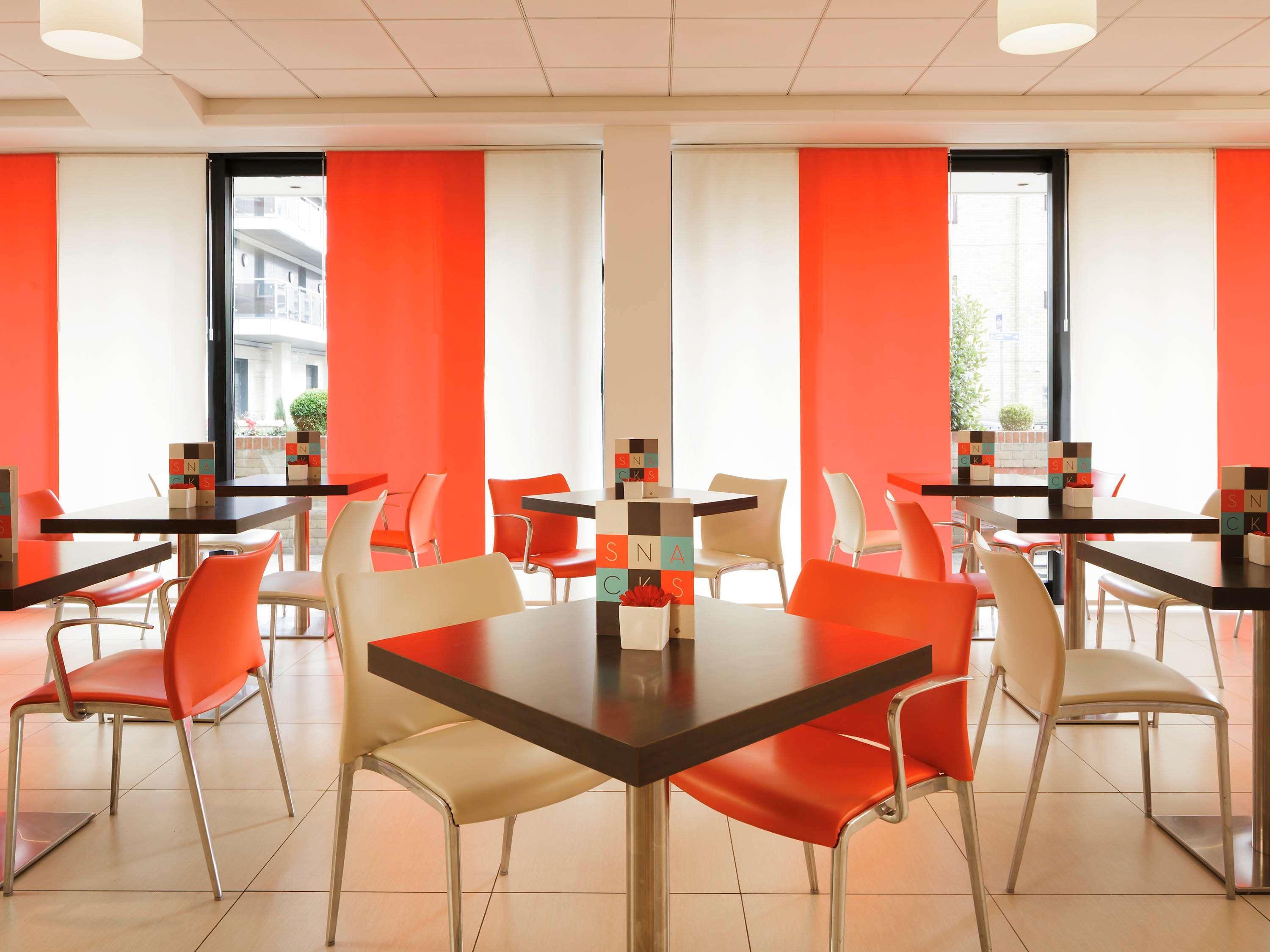 Ibis London Docklands Canary Wharf Exterior photo