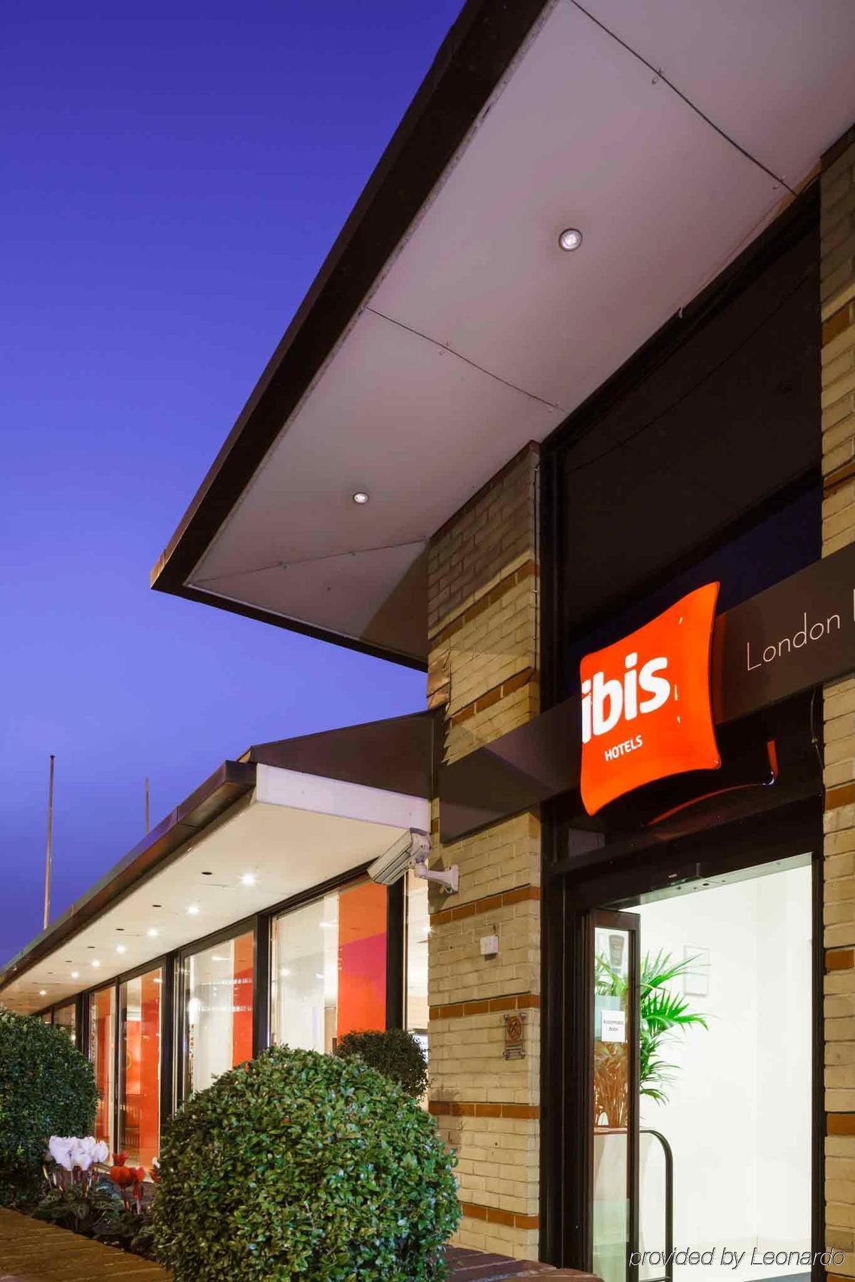 Ibis London Docklands Canary Wharf Exterior photo