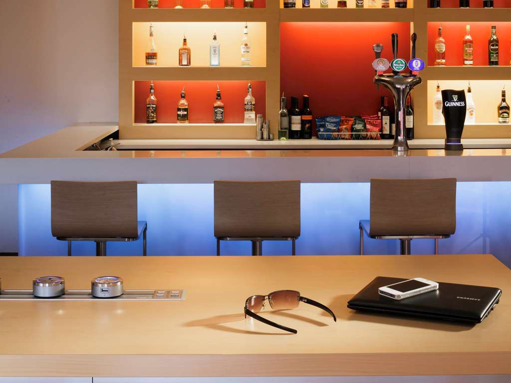 Ibis London Docklands Canary Wharf Restaurant photo