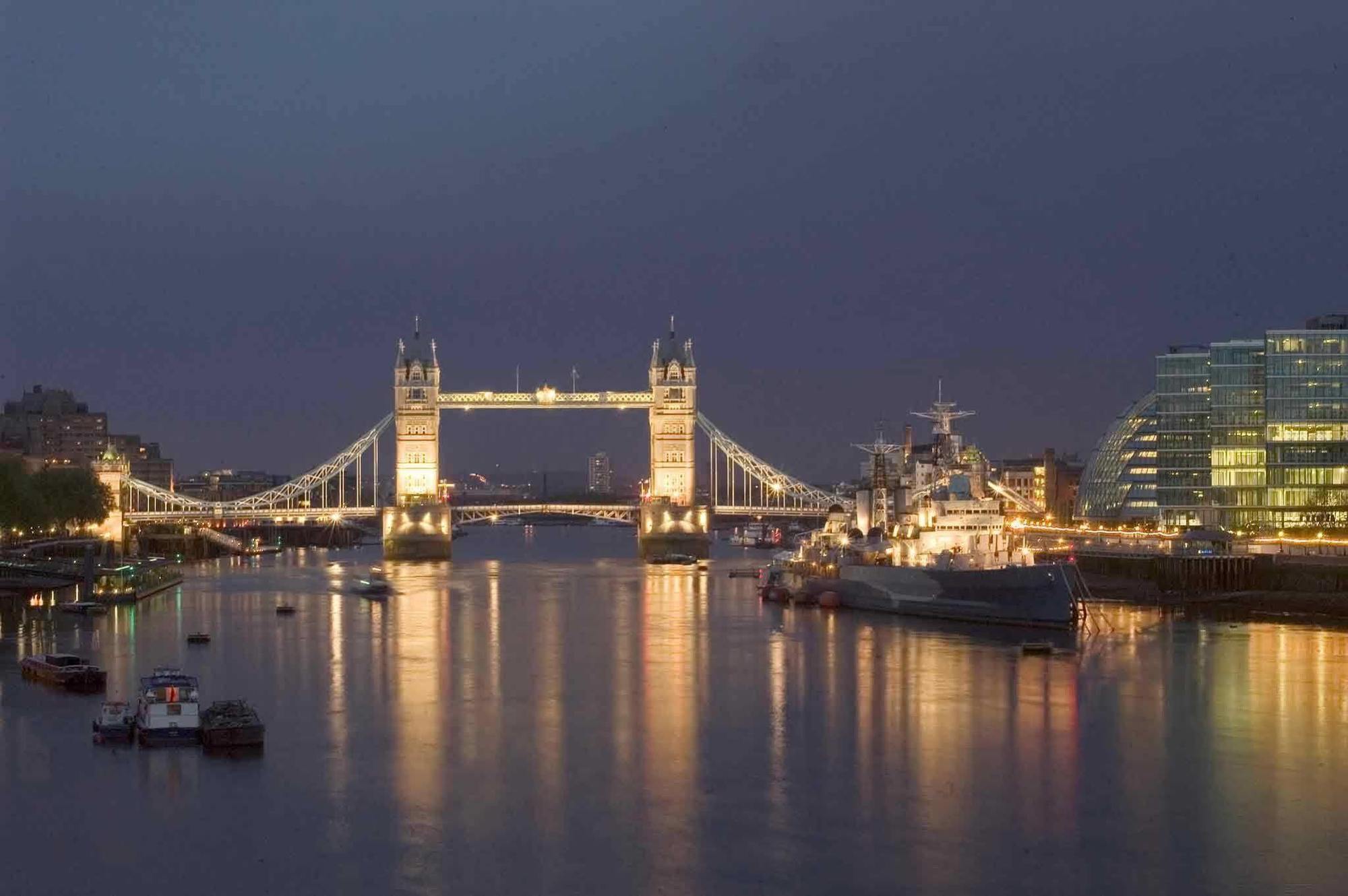 Ibis London Docklands Canary Wharf Exterior photo