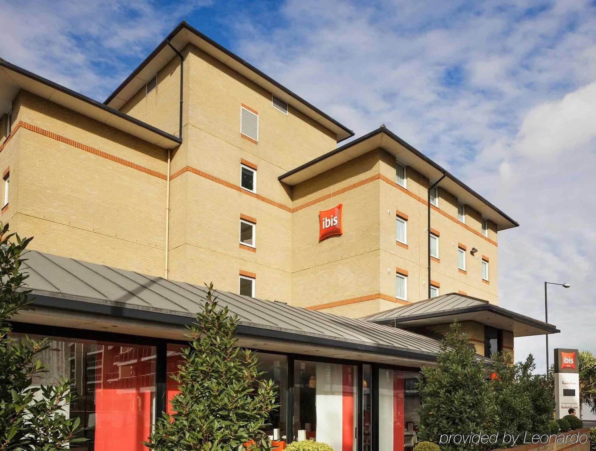 Ibis London Docklands Canary Wharf Exterior photo